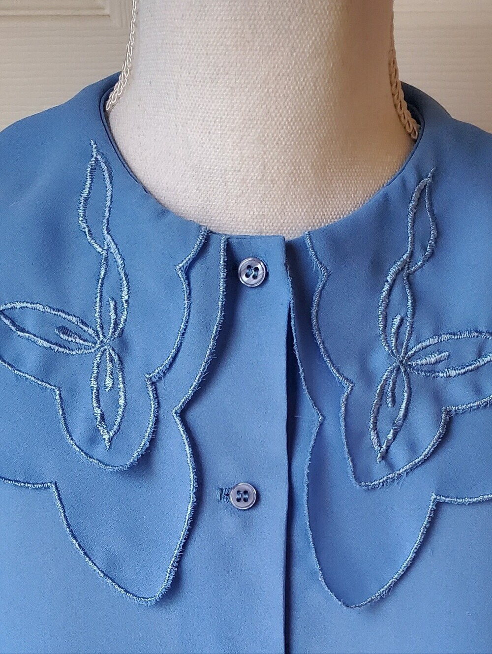 Rhodes Collection Blue Vintage Blouse Embroidered Scalloped Collar Button Front - Picture 4 of 9